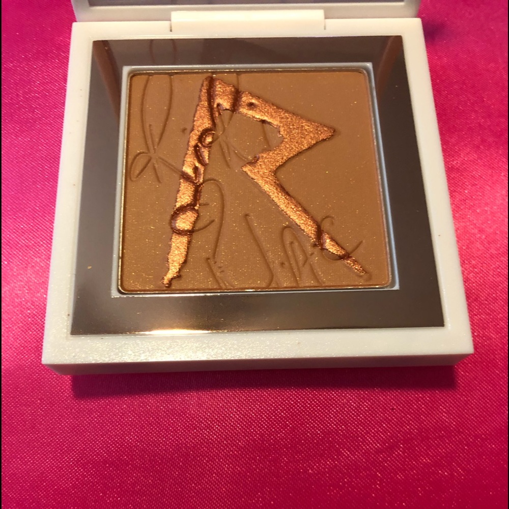 MAC RiRi Hearts Holiday Collection Bronzing Powder - Picture 2 of 2